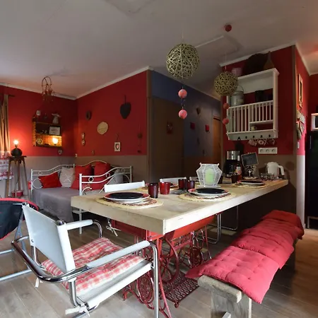Hotel Lively With Garden, Barbecue, Garden Furniture 3*